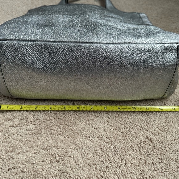 Authentic Silver metallic Burberry hobo / shoulder handbag. - Picture 7 of 16